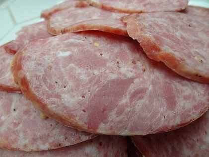 Колбаса из трех видов свинины